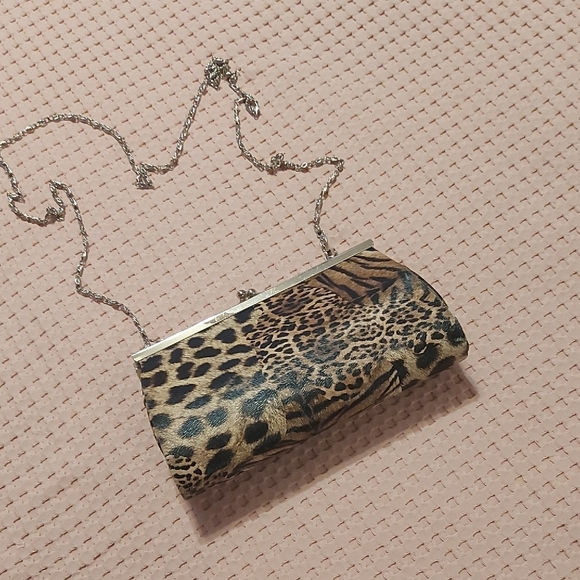 Handbags - Elegant Leopard Print Wristlet Clutch